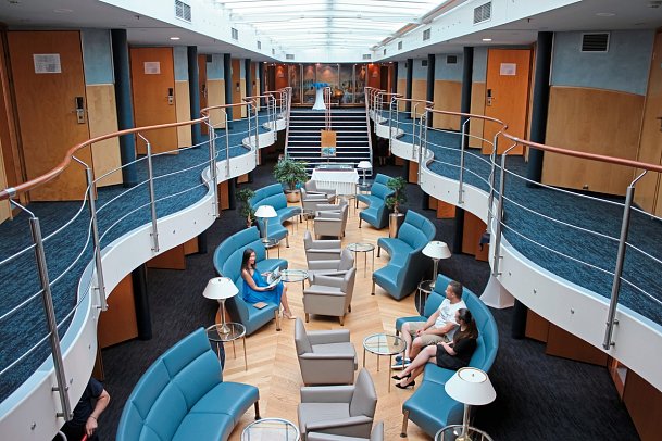 Passau-Budapest-Passau mit der MS Primadonna - Atrium, MS Primadonna