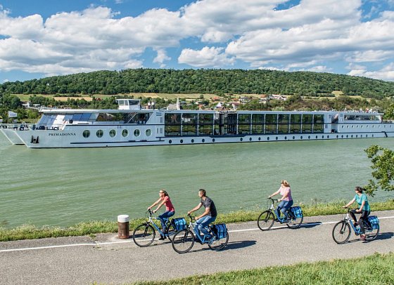 MS Primadonna - Passau-Wien-Passau - MS Primadonna mit Blick auf Klein Pöchlarn