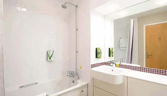 Premier Inn London Hammersmith - Beispiel Bad Doppelzimmer (Zimmercodierung DB1)