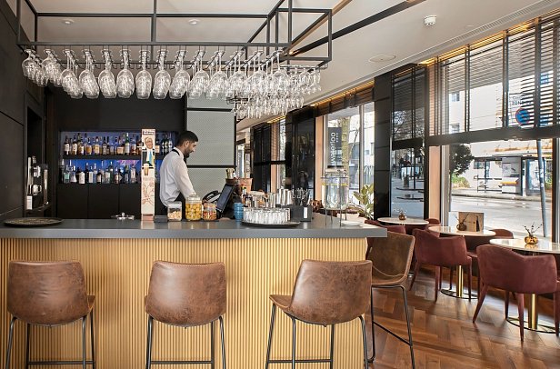 H10 London Waterloo - Circus Bar