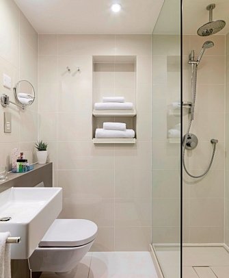 H10 London Waterloo - Beispiel Bad Doppelzimmer Classic (Zimmercodierung DB1)