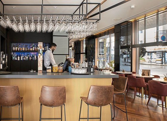 H10 London Waterloo - Circus Bar