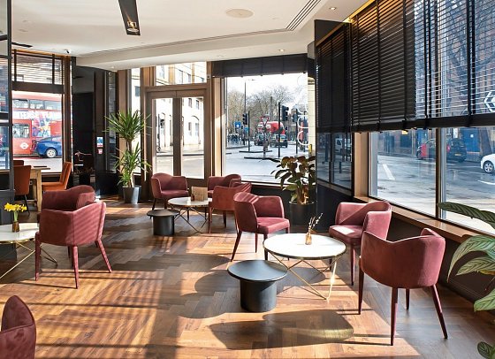 H10 London Waterloo - Circus Bar