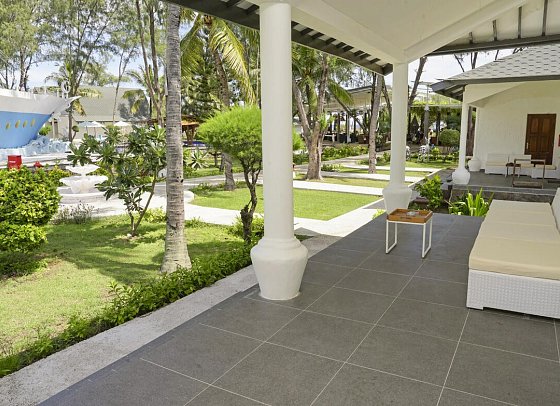 Jambuluwuk Oceano Resort Gili Trawangan - Beispiel Terrasse Deluxe Garden Quadruple (Zimmercodierung UD4)