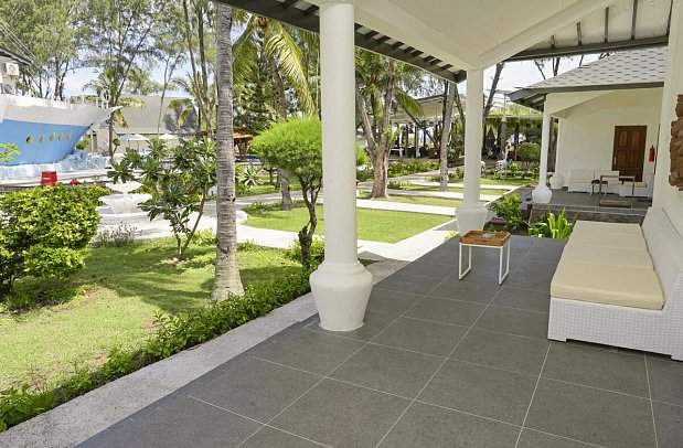 Jambuluwuk Oceano Resort Gili Trawangan - Beispiel Terrasse Deluxe Garden Quadruple (Zimmercodierung UD4)