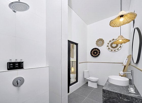 Jambuluwuk Oceano Resort Gili Trawangan - Beispiel Bad Family Suite Duplex (Zimmercodierung WI2)