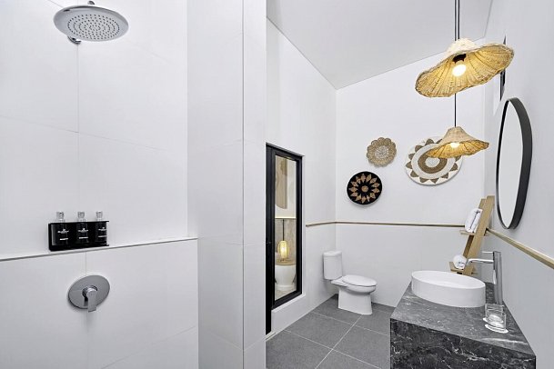 Jambuluwuk Oceano Resort Gili Trawangan - Beispiel Bad Family Suite Duplex (Zimmercodierung WI2)
