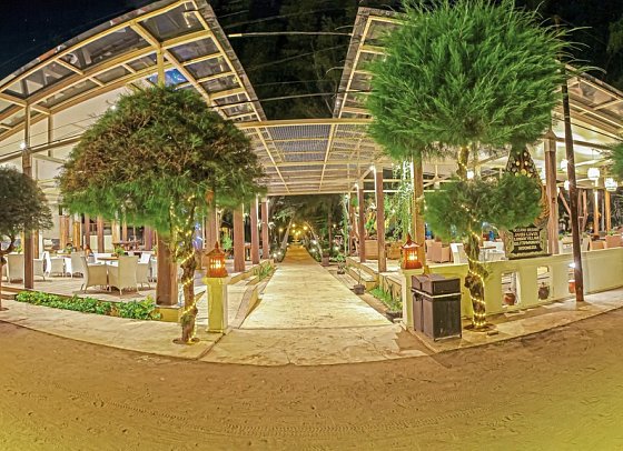 Jambuluwuk Oceano Resort Gili Trawangan