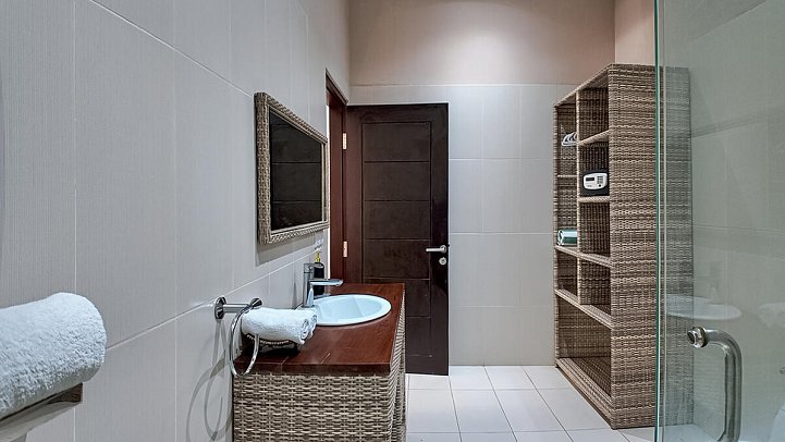 Kura Kura Beach Resort - Beispiel Bad Deluxe Standard (Zimmercodierung UD1)
