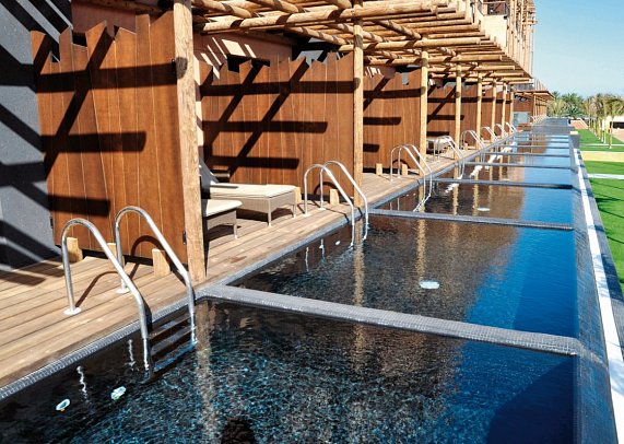 Lopesan Baobab Resort - Beispiel Pool-Terrasse Doppelzimmer Deluxe (Zimmercodierung DD1)