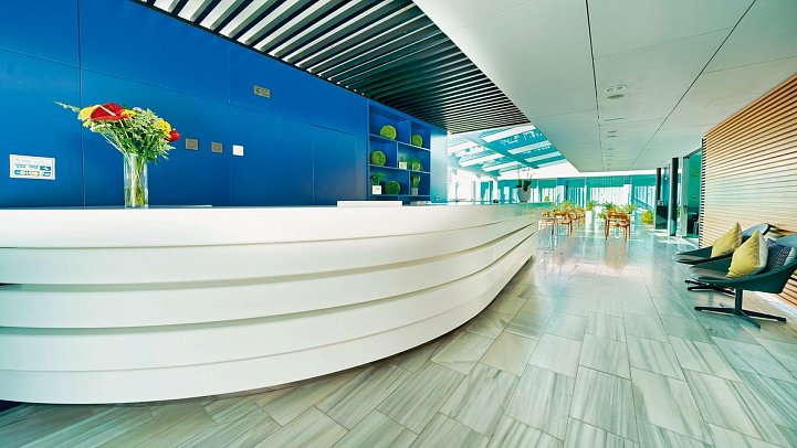 Nayra - Eingangshalle, Rezeption