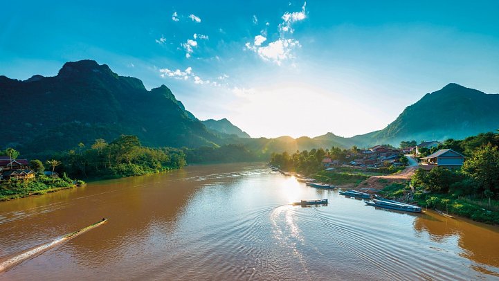 Höhepunkte in Laos und Kambodscha (Privatreise) - Nam Ou Fluss bei Nong Khiaw