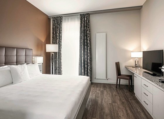Hotel Belvedere Locarno - Wohnbeispiel Doppelzimmer Superior Seeseite (Zimmercodierung DS1)
