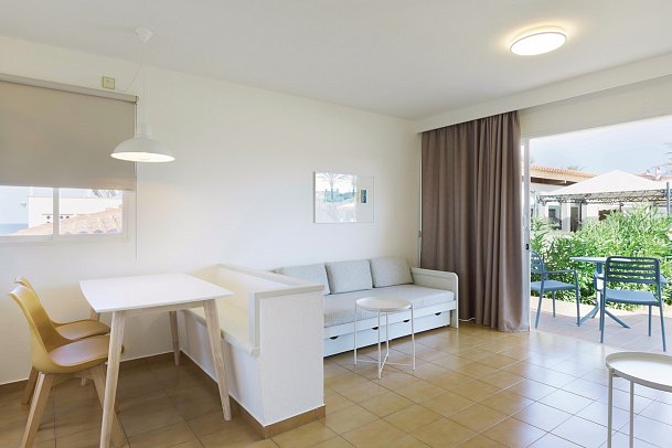 AluaSun Mediterráneo - Wohnbeispiel Appartement 1 Schlafzimmer Gartenblick (Zimmercodierung ABG)