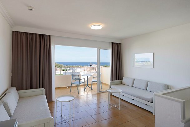 AluaSun Mediterráneo - Wohnbeispiel Appartement 1 Schlafzimmer Meerblick (Zimmercodierung ABM)