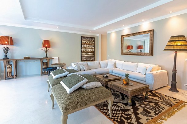 Billionaire Resort & Retreat