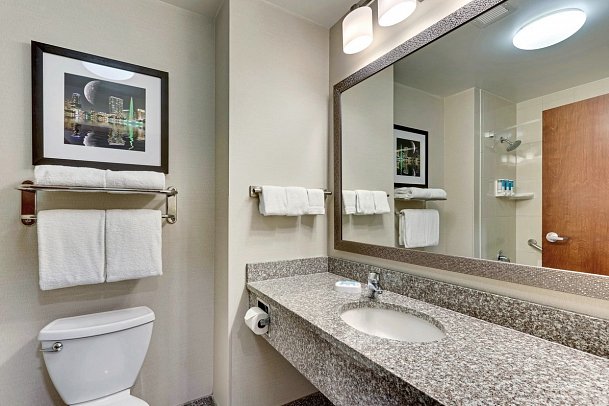 Drury Inn & Suites Orlando - Wohnbeispiel Bad (Zimmercodierungen UD2 & UD4)