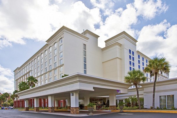 Holiday Inn & Suites Across from Universal Orlando