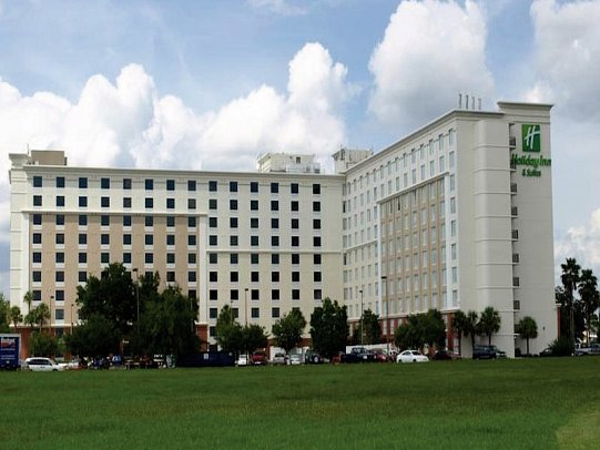 Holiday Inn & Suites Across from Universal Orlando