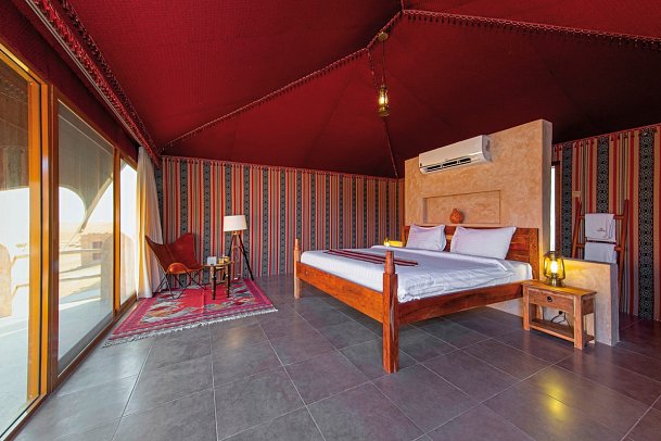 1000 Nights Sharqiya Sands Camp - Wohnbeispiel Deluxe Tent (Zimmercodierung UG2)
