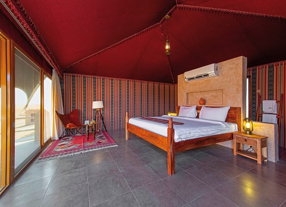 1000 Nights Sharqiya Sands Camp - Wohnbeispiel Deluxe Tent (Zimmercodierung UG2)