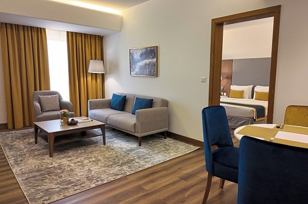 Golden Tulip Muscat - Wohnbeispiel Junior Suite (Zimmercodierung JB1)