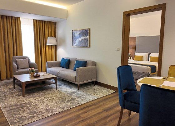 Golden Tulip Muscat - Wohnbeispiel Junior Suite (Zimmercodierung JB1)