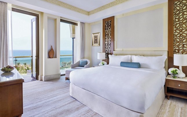 Al Bustan Palace, a Ritz-Carlton Hotel - Executive Suite Sea View (Zimmercodierung WTM)