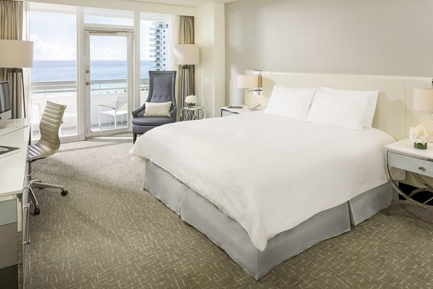 Fontainebleau Miami Beach - Ocean Front Balcony