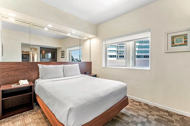 Crystal Beach Suites Oceanfront Apartments - Wohnbeispiel Queen Suite (Zimmercodierung WB2)