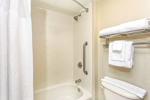 Springhill Suites Miami Airport South Blue Lagoon - Beispiel Bad