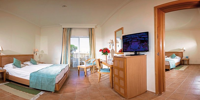 Calimera Delfino Beach Resort & Spa - Wohnbeispiel Familienzimmer mit Verbindungstür (Zimmercodierung FV1)