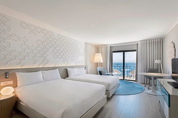 Hilton Malta - Wohnbeispiel Familienzimmer Meerblick (Zimmercodierung FBM)