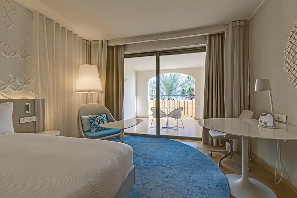 Hilton Malta - Wohnbeispiel Familienzimmer Gartenblick (Zimmercodierung FBG)