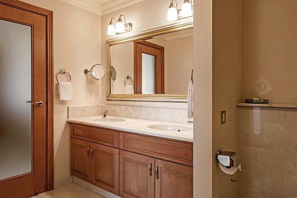 Radisson Blu Resort & Spa Golden Sands - Badbeispiel Suite (Zimmercodierungen WBL & WBM)