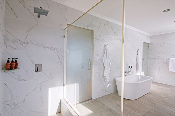 Thulhagiri Island Resort - Beispiel Bad Superior Water Bungalow (Zimmercodierung BX2)