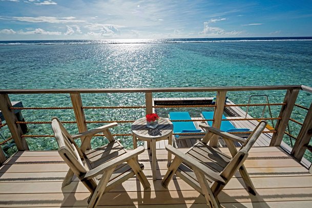 Holiday Inn Resort Kandooma Maldives - Beispiel Terrasse Overwater Villa Sea View (Zimmercodierung VX2)