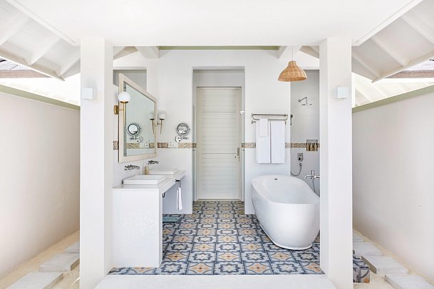 Sun Siyam Olhuveli Maldives - Beispiel Bad Grand Beach Villa (Zimmercodierungen VB1 & VB2)