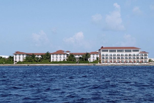 Hulhule Island Hotel