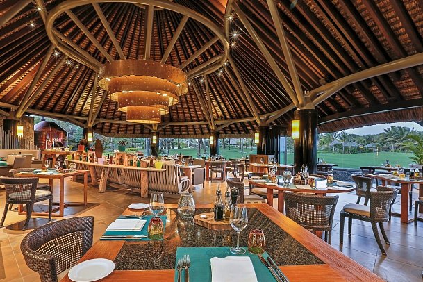 The Bay Club at Anahita