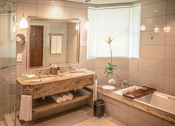 Sands Suites Resort & Spa - Badezimmer Beachfront Suite (Zimmercodierungen WB1 & WBM)