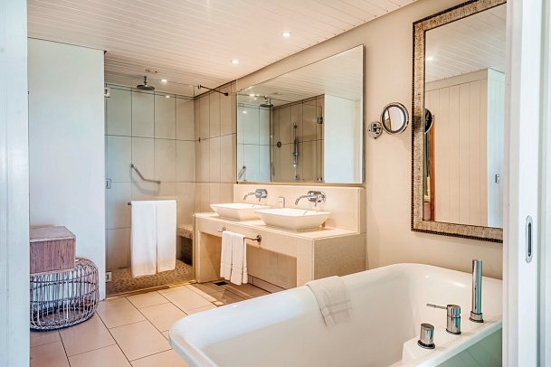 Radisson Blu Azuri Resort & Spa - Badezimmer Beispiel Premium Ocean (Zimmercodierungen UMM, UB8 & UHM)