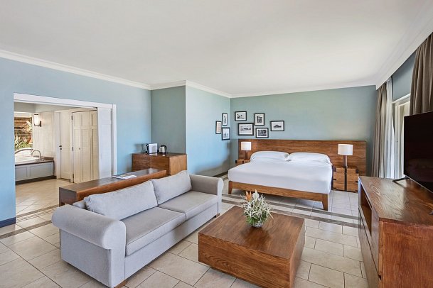 Outrigger Mauritius Resort & Spa - Wohnbeispiel Beachfront Junior Suite Upper Floor (Zimmercodierungen JBO, JHO, JB1 & JH1)