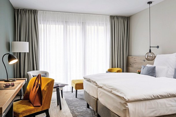 AMERON Neuschwanstein Alpsee Resort & Spa - Wohnbeispiel Doppelzimmer Deluxe Balkon oder Terrasse (Zimmercodierung DD1)