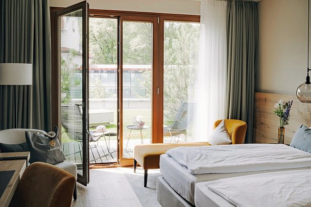 AMERON Neuschwanstein Alpsee Resort & Spa - Wohnbeispiel Doppelzimmer Deluxe Balkon oder Terrasse (Zimmercodierung DD1)