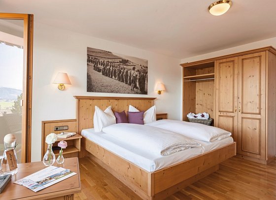 Hartungs Hoteldorf - Wohnbeispiel Doppelzimmer Seeblick (Zimmercodierung D1I)