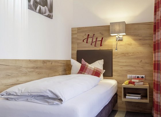 Hartungs Hoteldorf - Wohnbeispiel Einzelzimmer (Zimmercodierung EB1)