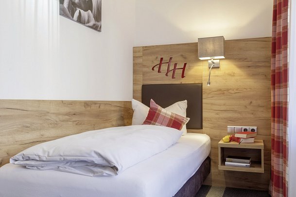 Hartungs Hoteldorf - Wohnbeispiel Einzelzimmer (Zimmercodierung EB1)