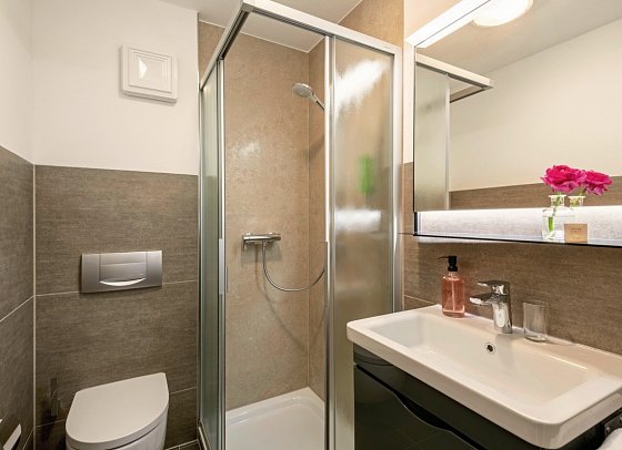 Hartungs Hoteldorf - Wohnbeispiel Einzelzimmer (Zimmercodierung EB1)