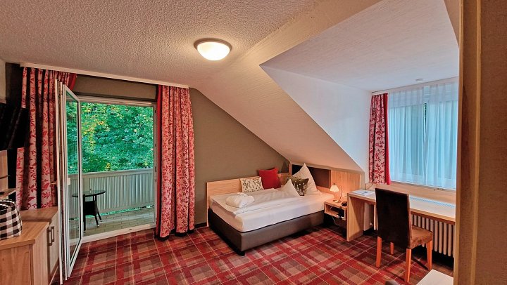 Ringhotel Sonneck - Wohnbeispiel Einzelzimmer Balkon (Zimmercodierung EB2)